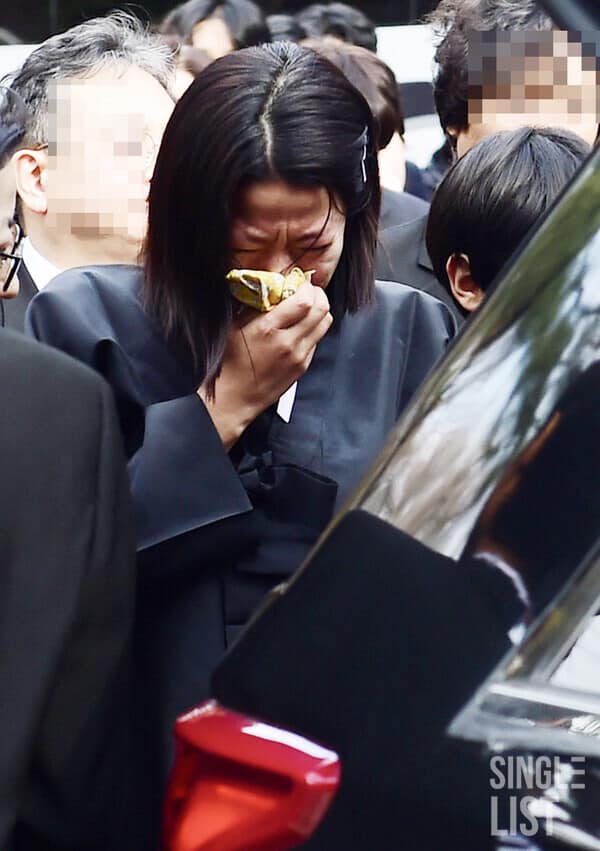 The farewell ceremony took Lee Sun Kyun's coffin to its final resting ...