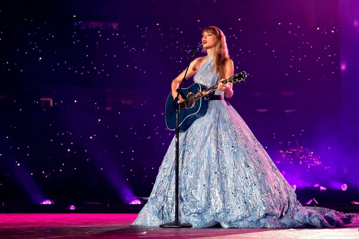 Taylor Swift Eras Tour Sydney Concert Evacuated As Lighting Strikes